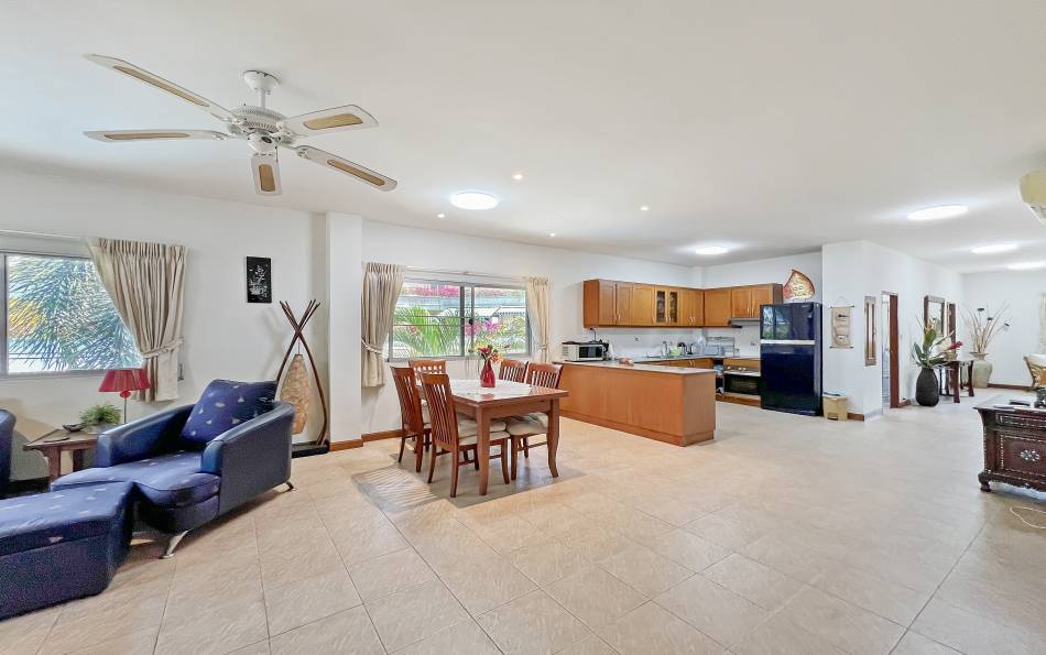 Pattaya, 3 Bedrooms Bedrooms, ,2 BathroomsBathrooms,Condo,For Rent,3,2684