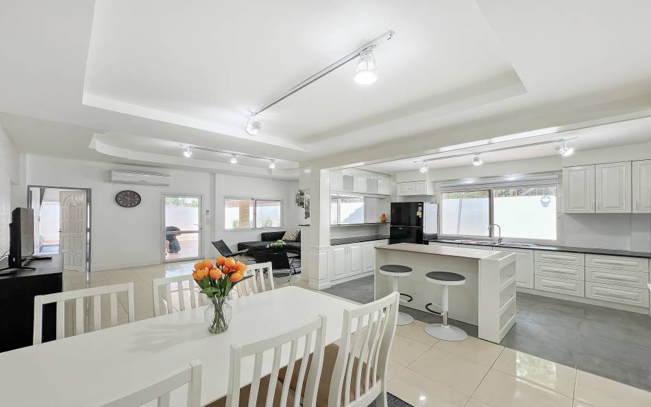 Pattaya, 3 Bedrooms Bedrooms, ,2 BathroomsBathrooms,House,For Rent,2700