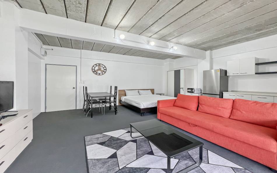 Two 40 sqm studio condos in Pattaya for sale together at 2.2M THB. Company owned, rental income 18,000 THB/month, strong 9.8% yield or live in one unit.