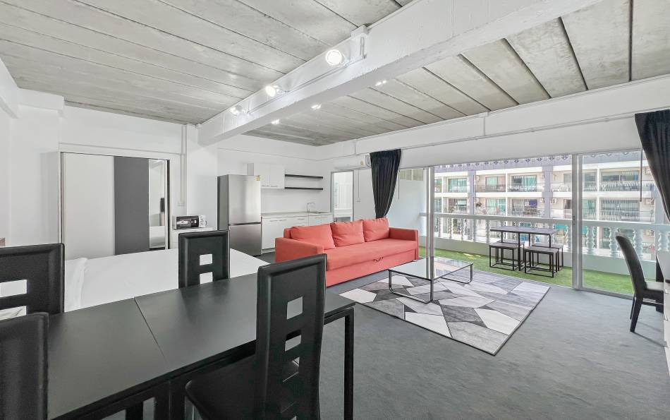 Two 40 sqm studio condos in Pattaya for sale together at 2.2M THB. Company owned, rental income 18,000 THB/month, strong 9.8% yield or live in one unit.