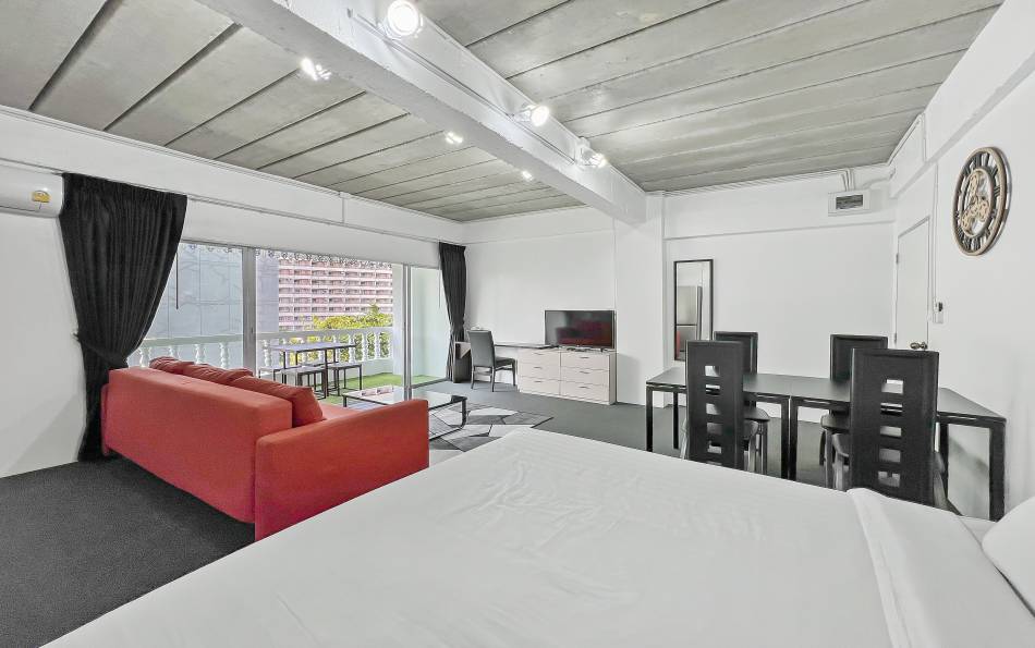 Two 40 sqm studio condos in Pattaya for sale together at 2.2M THB. Company owned, rental income 18,000 THB/month, strong 9.8% yield or live in one unit.