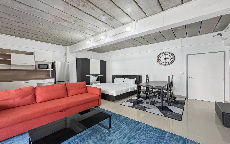 Two 40 sqm studio condos in Pattaya for sale together at 2.2M THB. Company owned, rental income 18,000 THB/month, strong 9.8% yield or live in one unit.