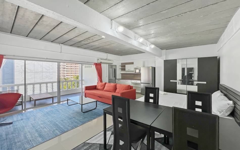 Two 40 sqm studio condos in Pattaya for sale together at 2.2M THB. Company owned, rental income 18,000 THB/month, strong 9.8% yield or live in one unit.